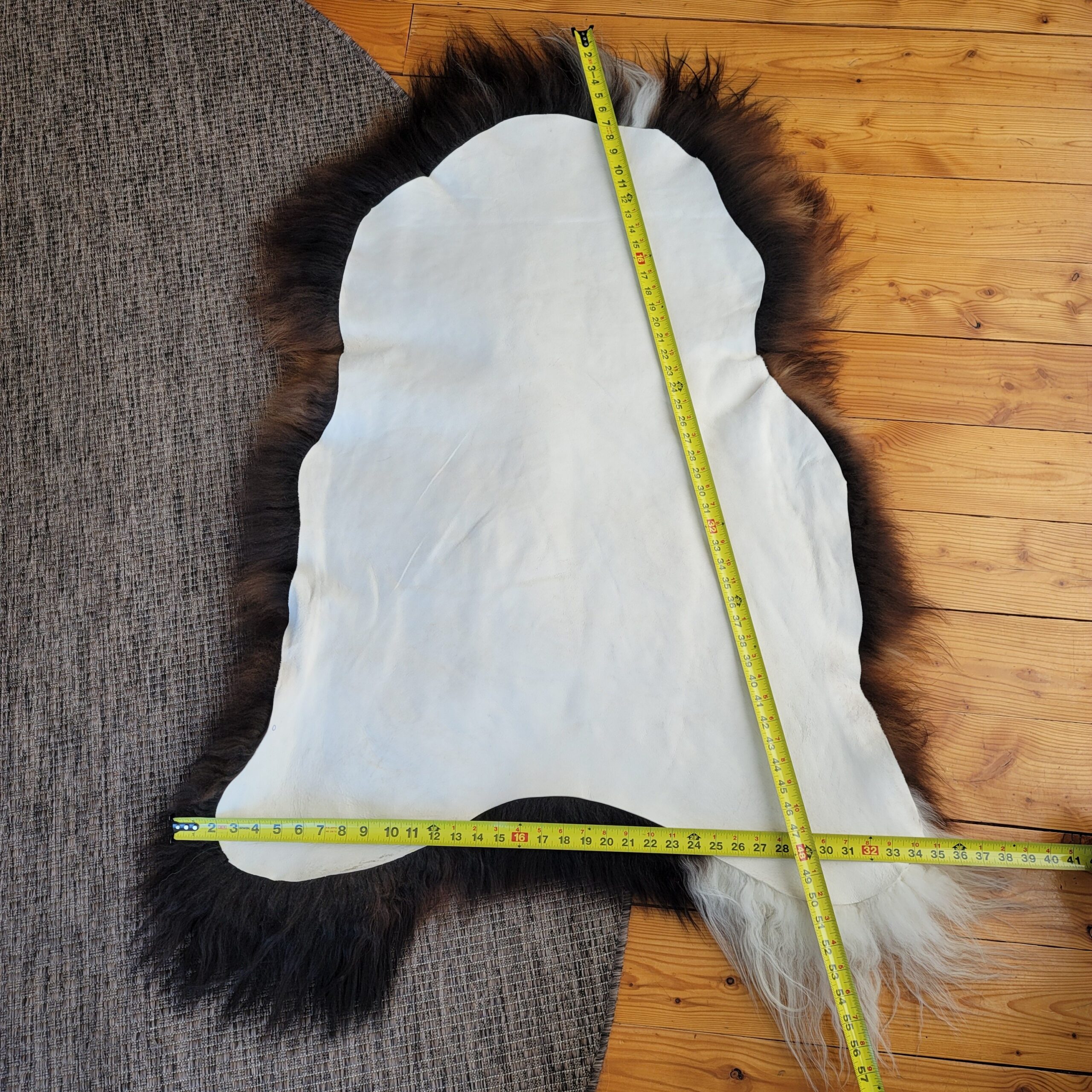 Extra Large Moorit Long Wool Natural Icelandic Sheepskin 57" x 38" Extra Large Moorit Long Wool Natural Icelandic Sheepskin 57" x 38" - genuine Icelandic sheepskin rug from Noryageur