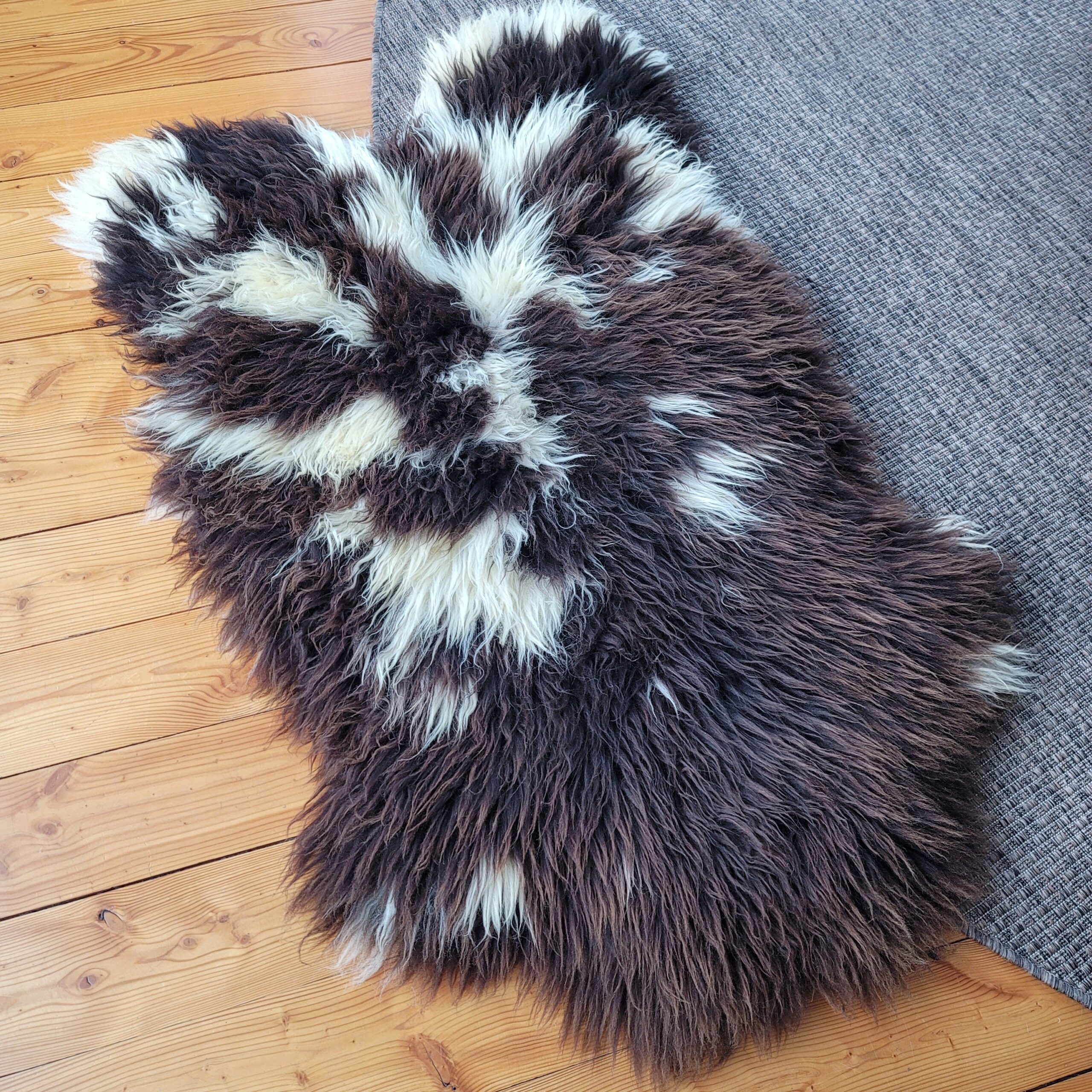 XL Genuine Holland Sheepskin Extra Thick Plush 51" x 31" XL Genuine Holland Sheepskin Extra Thick Plush 51" x 31" - Image 4