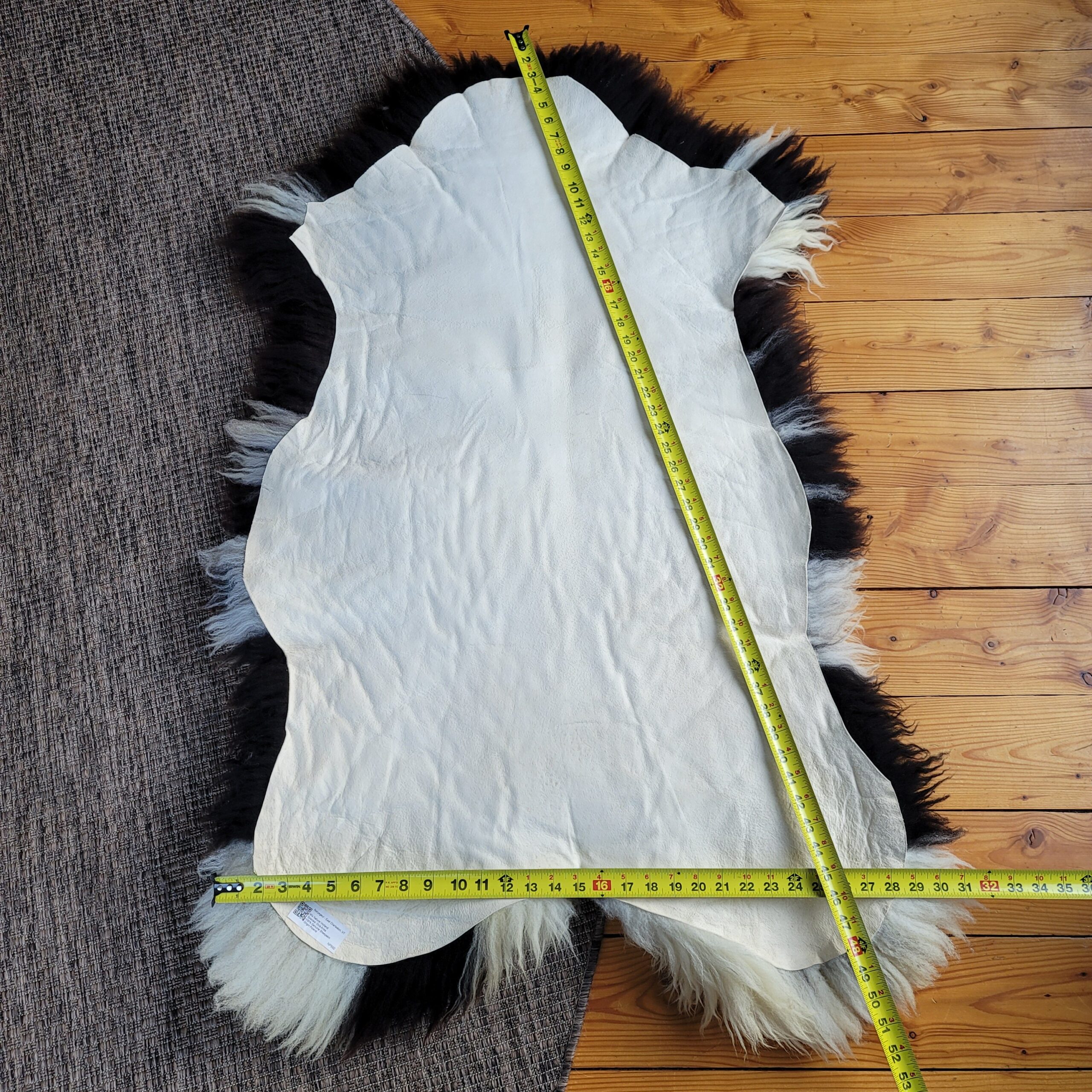 XL Genuine Holland Sheepskin Extra Thick Plush 51" x 31" XL Genuine Holland Sheepskin Extra Thick Plush 51" x 31" - Image 5