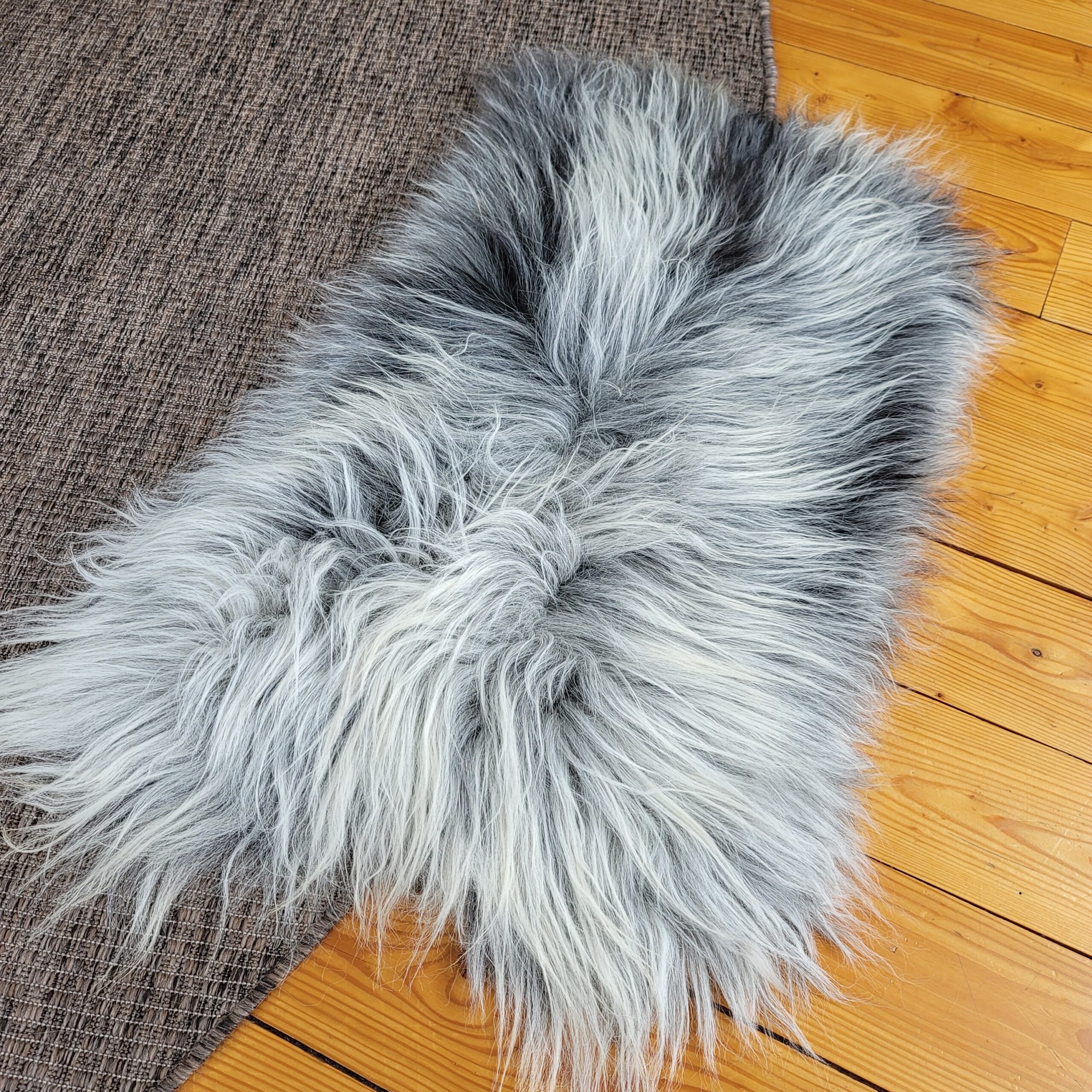 Small Silver Heidschnucke Sheepskin Accent Rug - Image 3