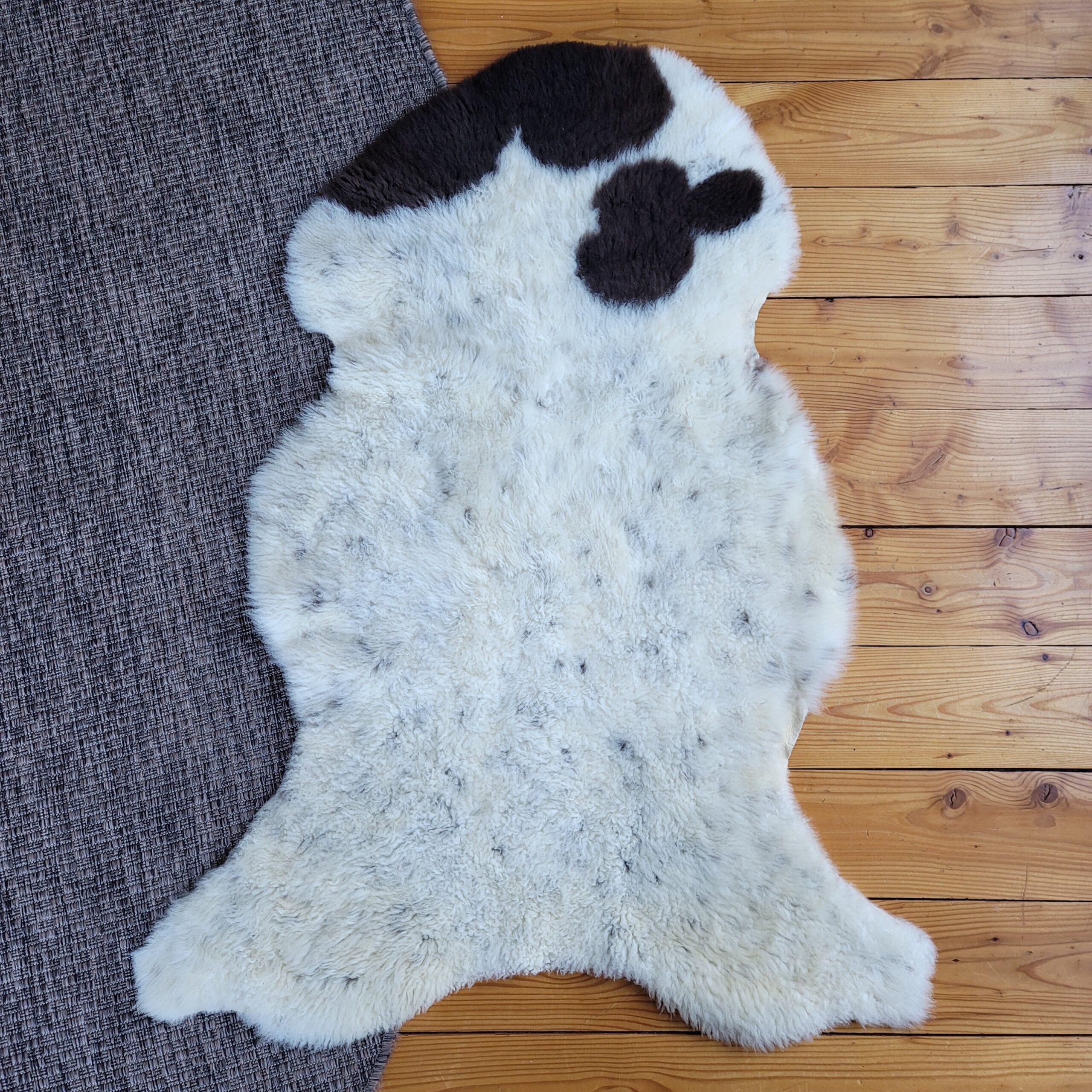 Large Swedish Shearling Rug - Luxurious Wool (44" x 32") Large Swedish Shearling Rug - Luxurious Wool (44" x 32") - Image 5