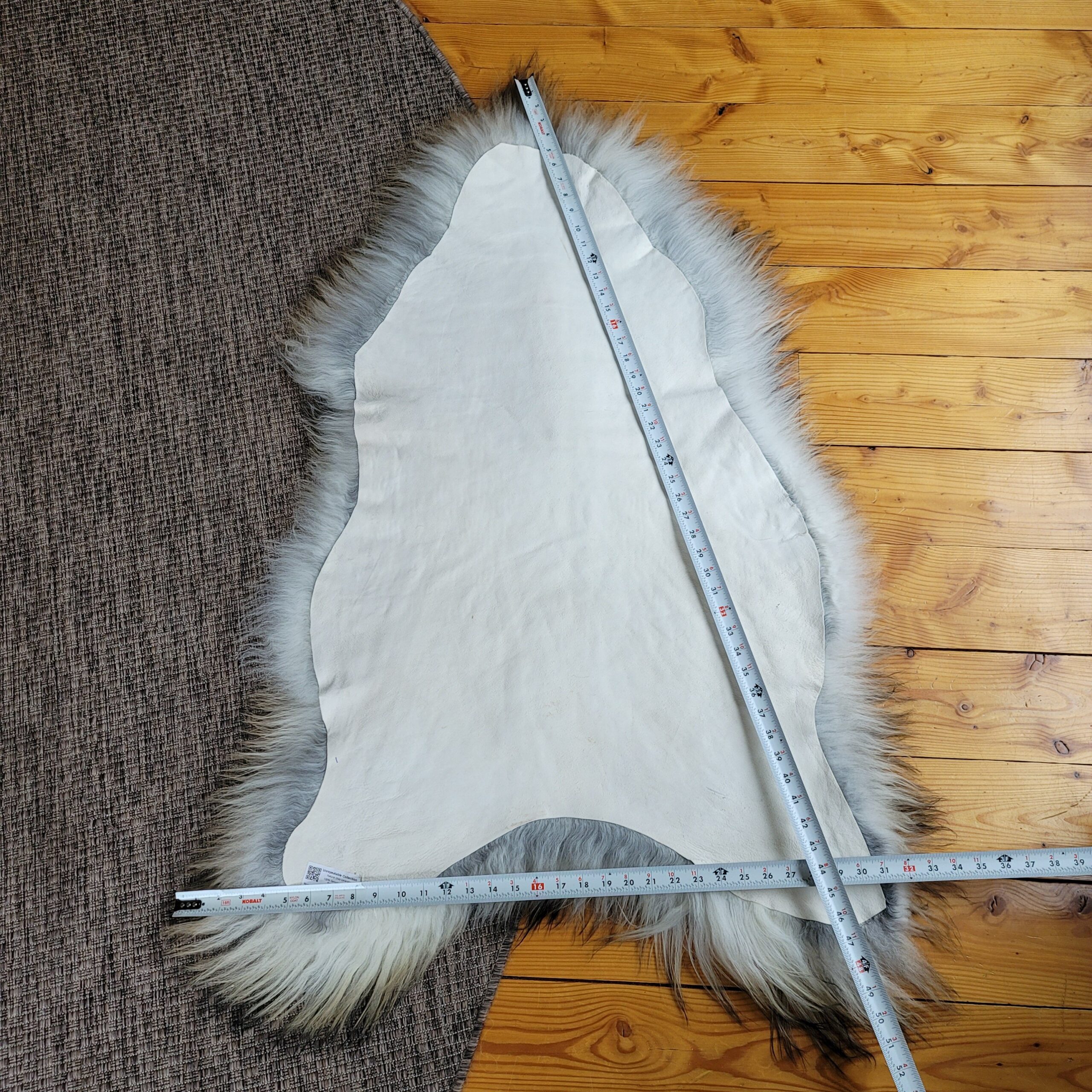Gray Icelandic Sheepskin Pelt 51" x 32" - Image 5