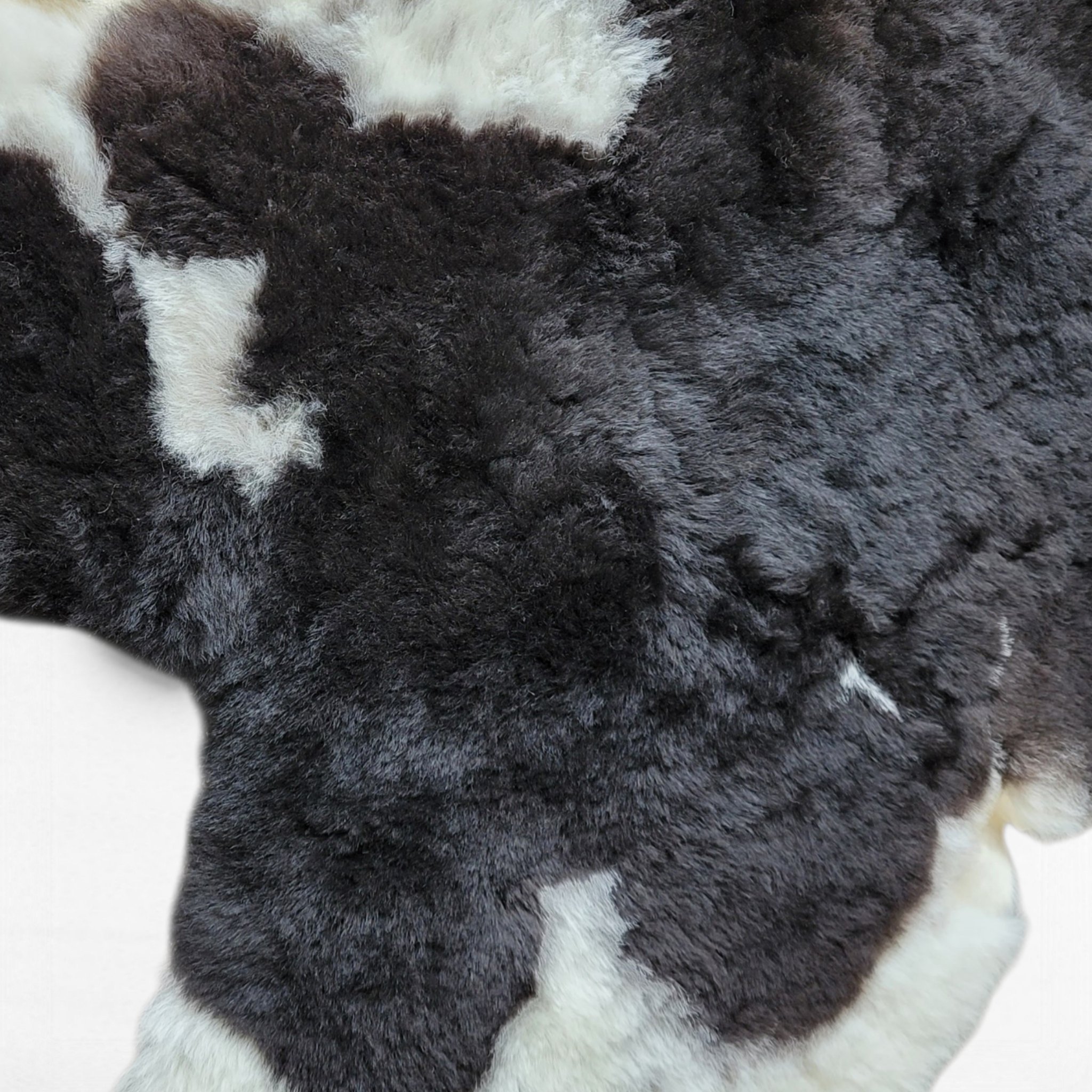 Short Wool X-Wide Icelandic Lambskin Rug Black + White (42" x 37") Short Wool X-Wide Icelandic Lambskin Rug Black + White (42" x 37") - Image 4