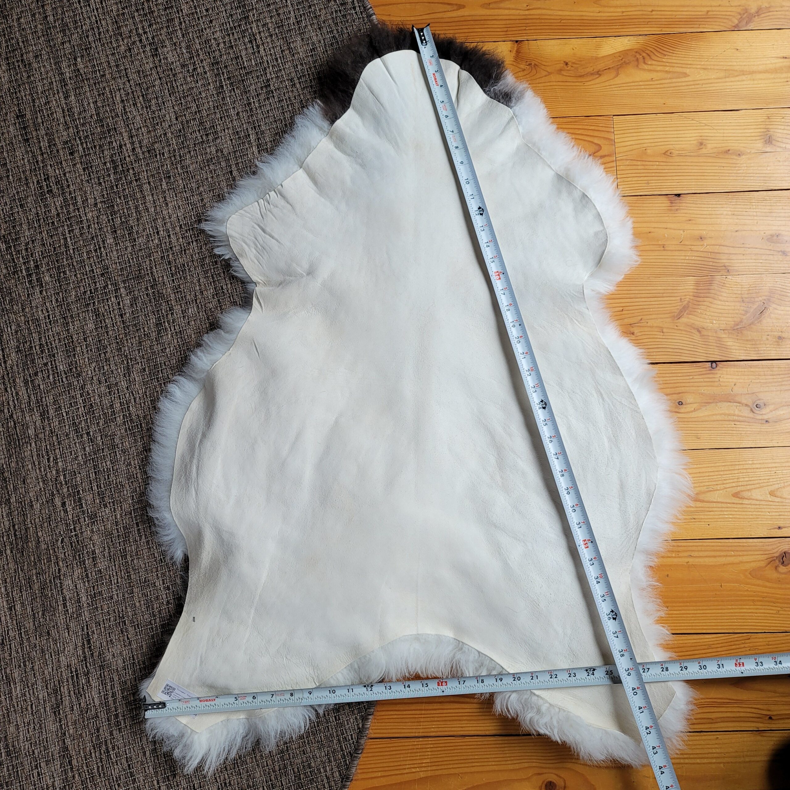 Loose Curl Shorn Spotted Icelandic Sheepskin (44" x 29") - Image 5