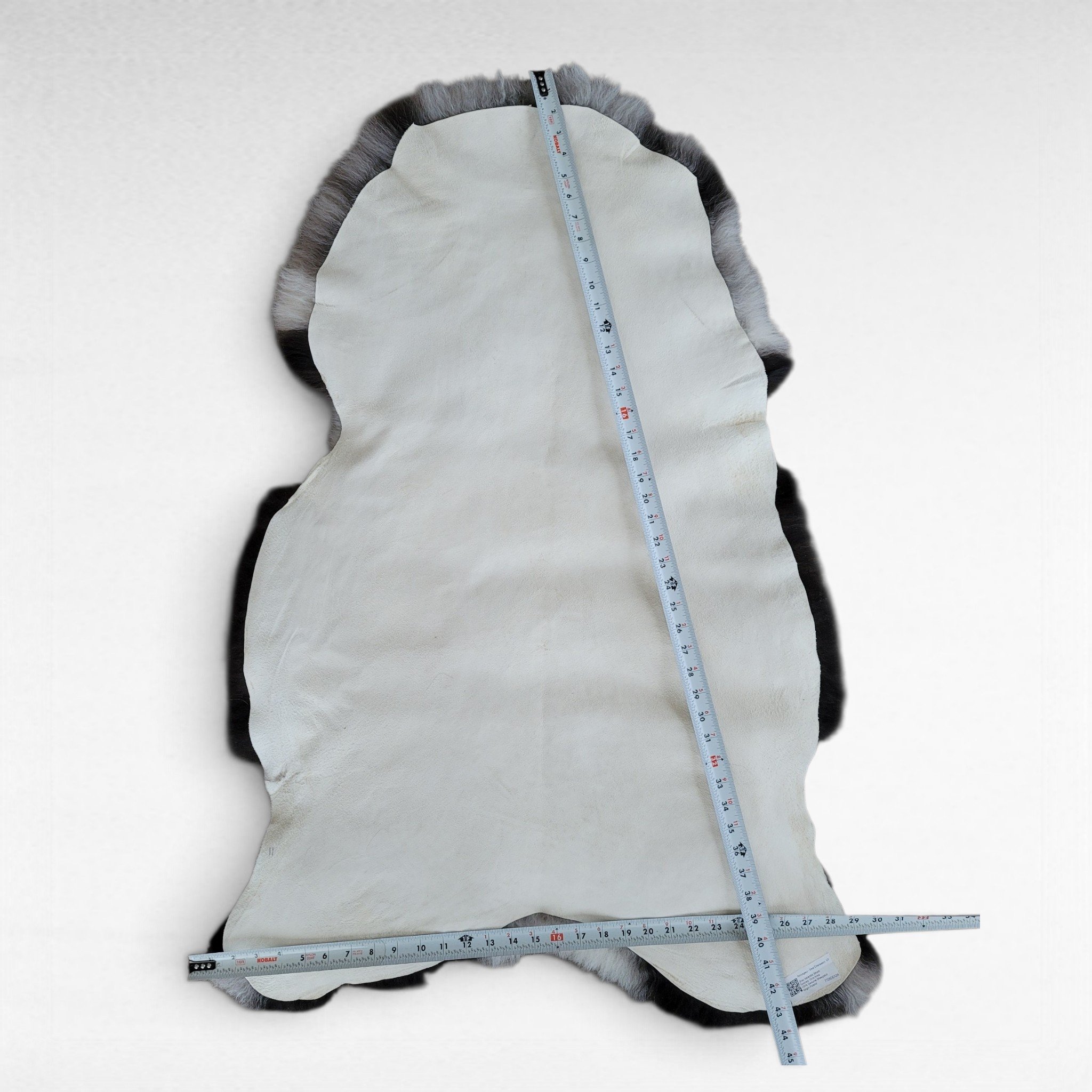Natural Gray Icelandic Sheepskin Rug 44" x 30" - Image 4