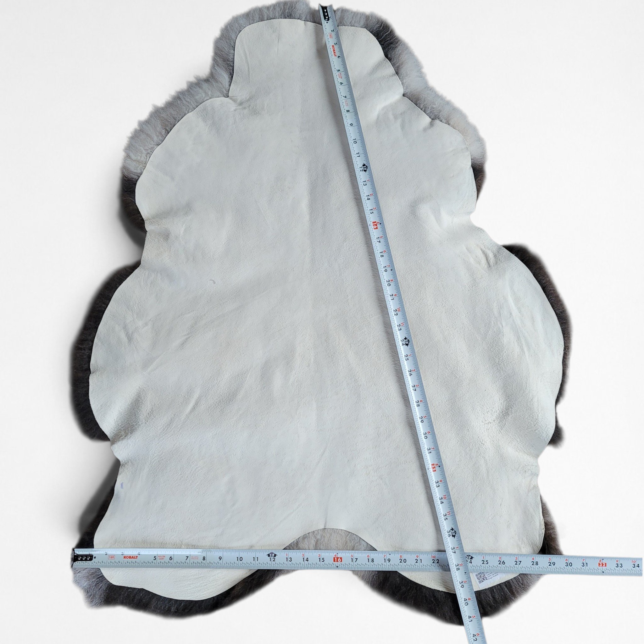 Natural Gray Icelandic Lambskin 41" x 29" - Image 4