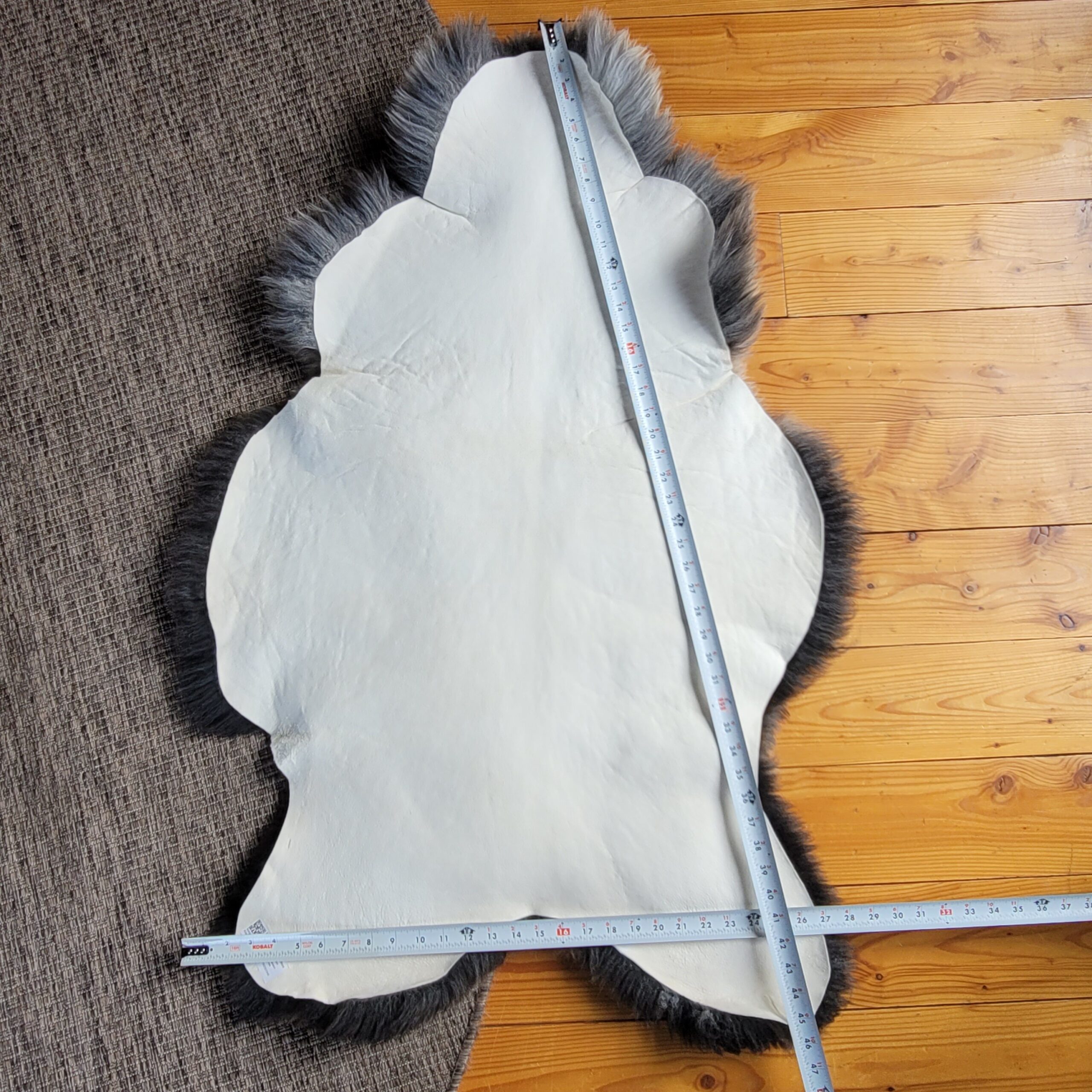 Rare Breed British Sheepskin Rug – Plush Natural Gray Wool 46" x 28" - Image 5