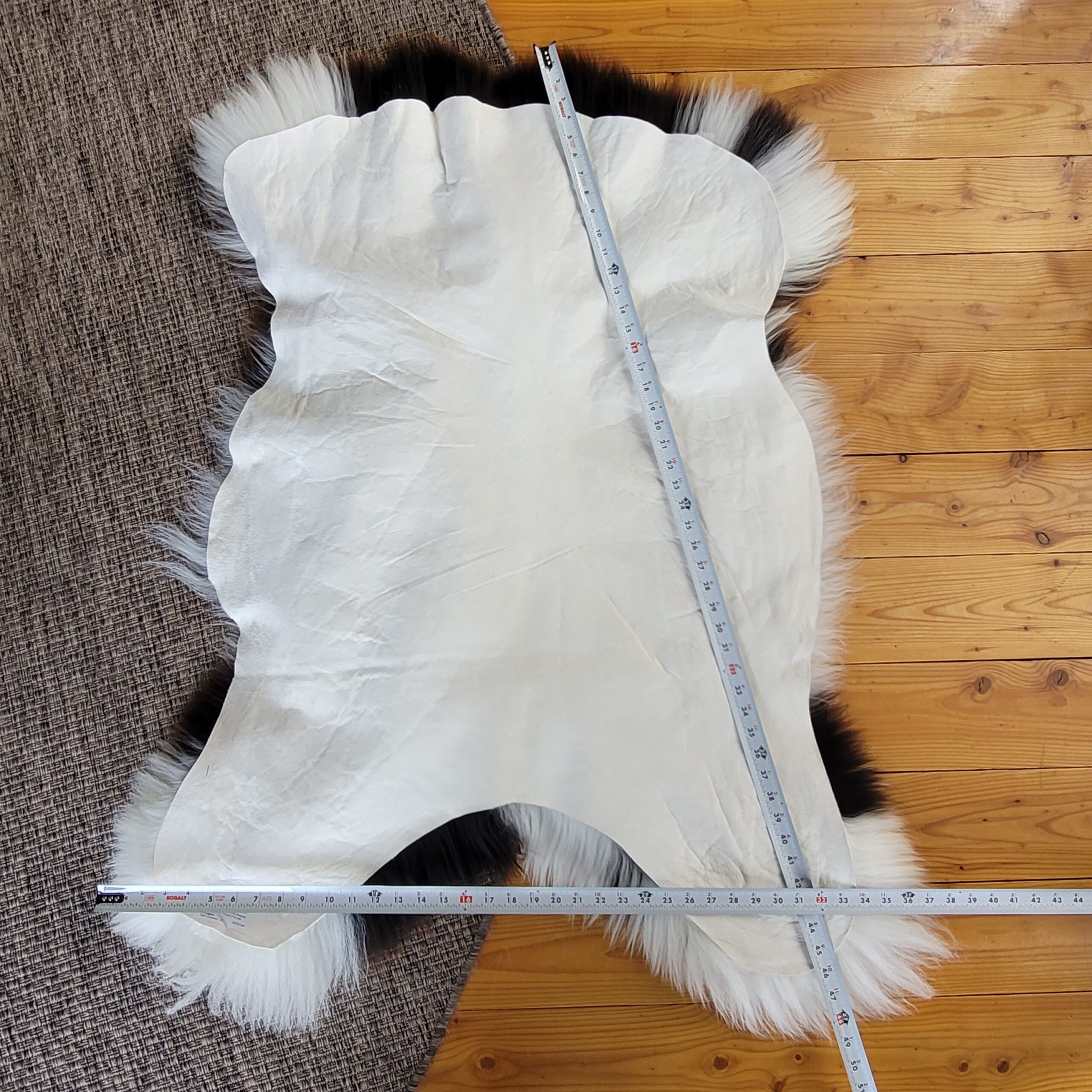 Extra Wide Rare Breed British Sheepskin Throw – Brown & White 49" x 37" - Image 5