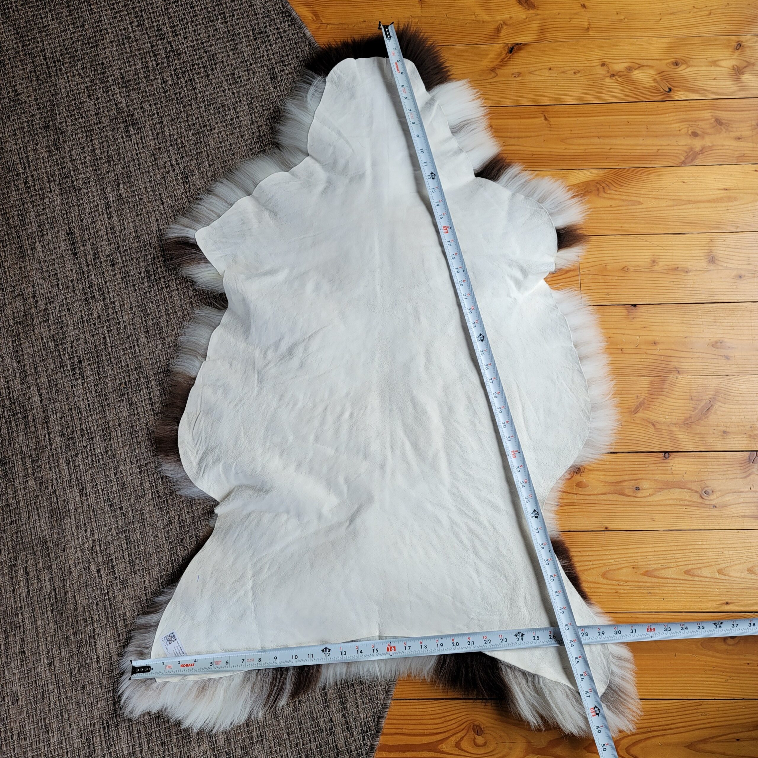 Silky Rare Breed British Sheepskin Throw – Supple Blanket-Like Hide 49" x 31" - Image 6