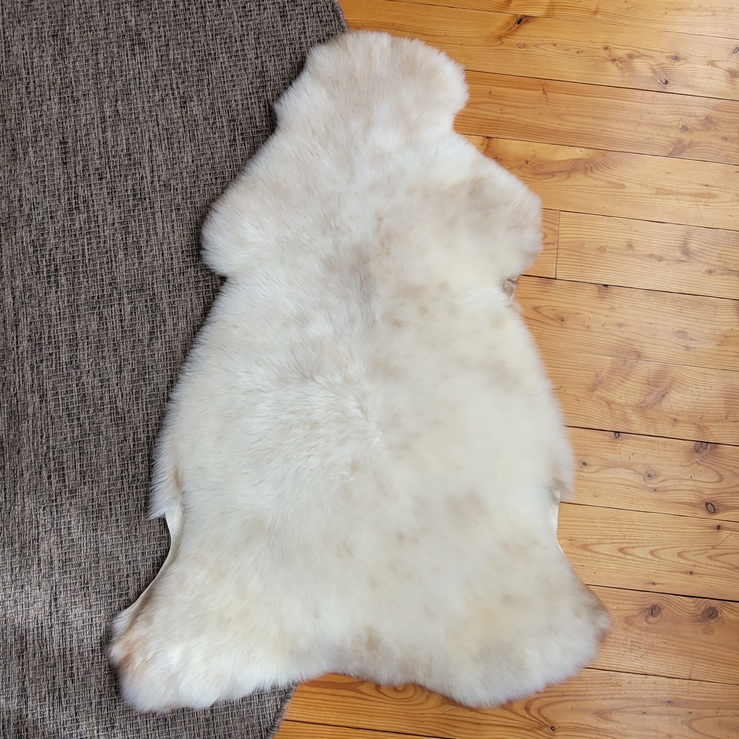 Rare Breed Portland Sheepskin Throw – Plush Mottled Tan 48" x 31" - Image 4