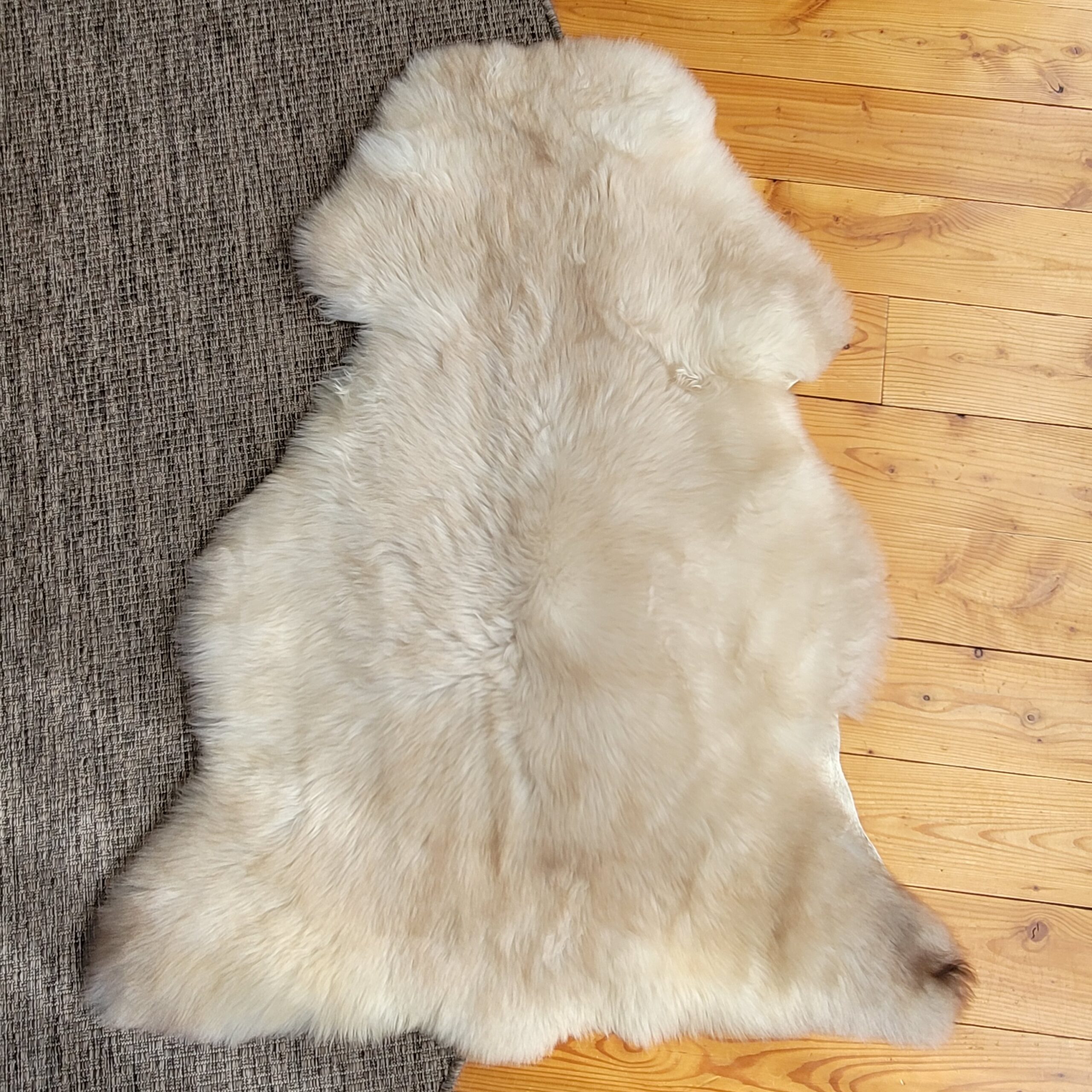 Rare Breed Portland Sheepskin Throw – Light Bone & Tan 46" x 35" - Image 3