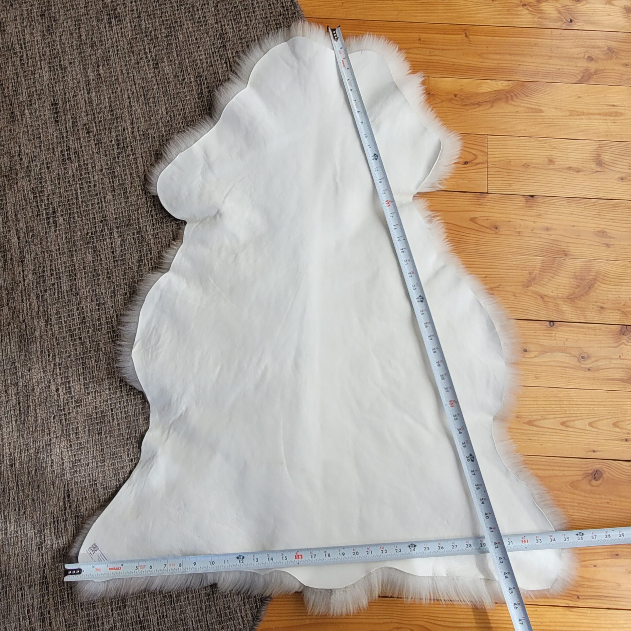 Rare Breed Portland Sheepskin Throw – Light Bone & Tan 46" x 35" - Image 5