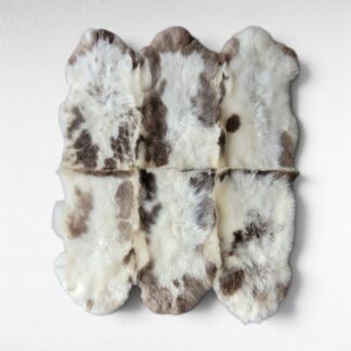Unbelievably Soft 6 Skin Lambskin Rug (67" x 56")