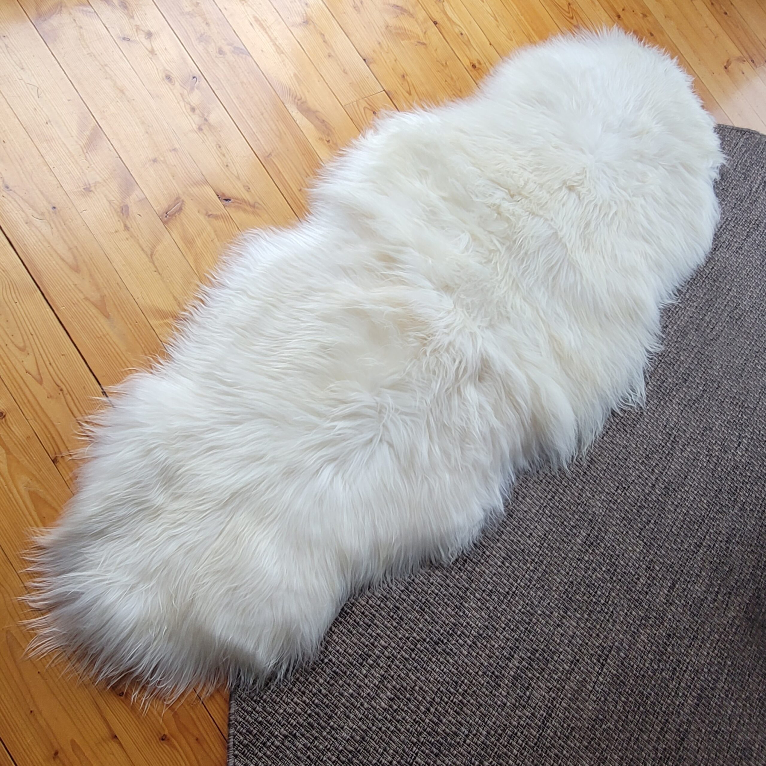 Long White Double Icelandic Sheepskin 4" Wool - 5" Silky whote wool 87" x 35" - Image 3
