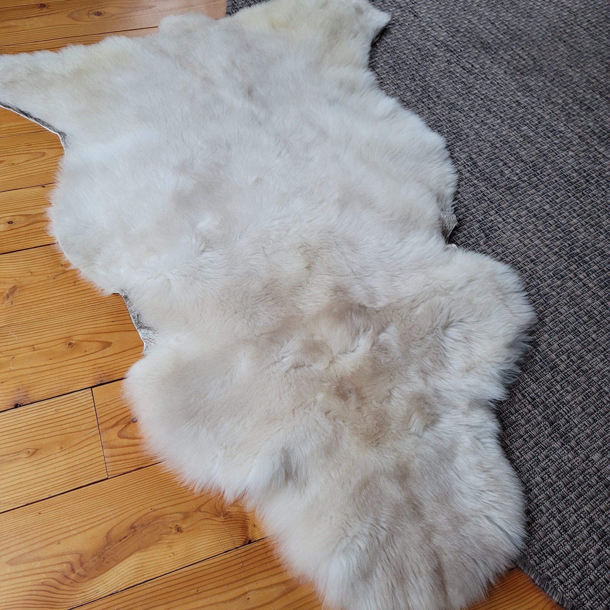 Grayish Tan & Cream Portland Lambskin Throw 48″ x 32″ - Image 4