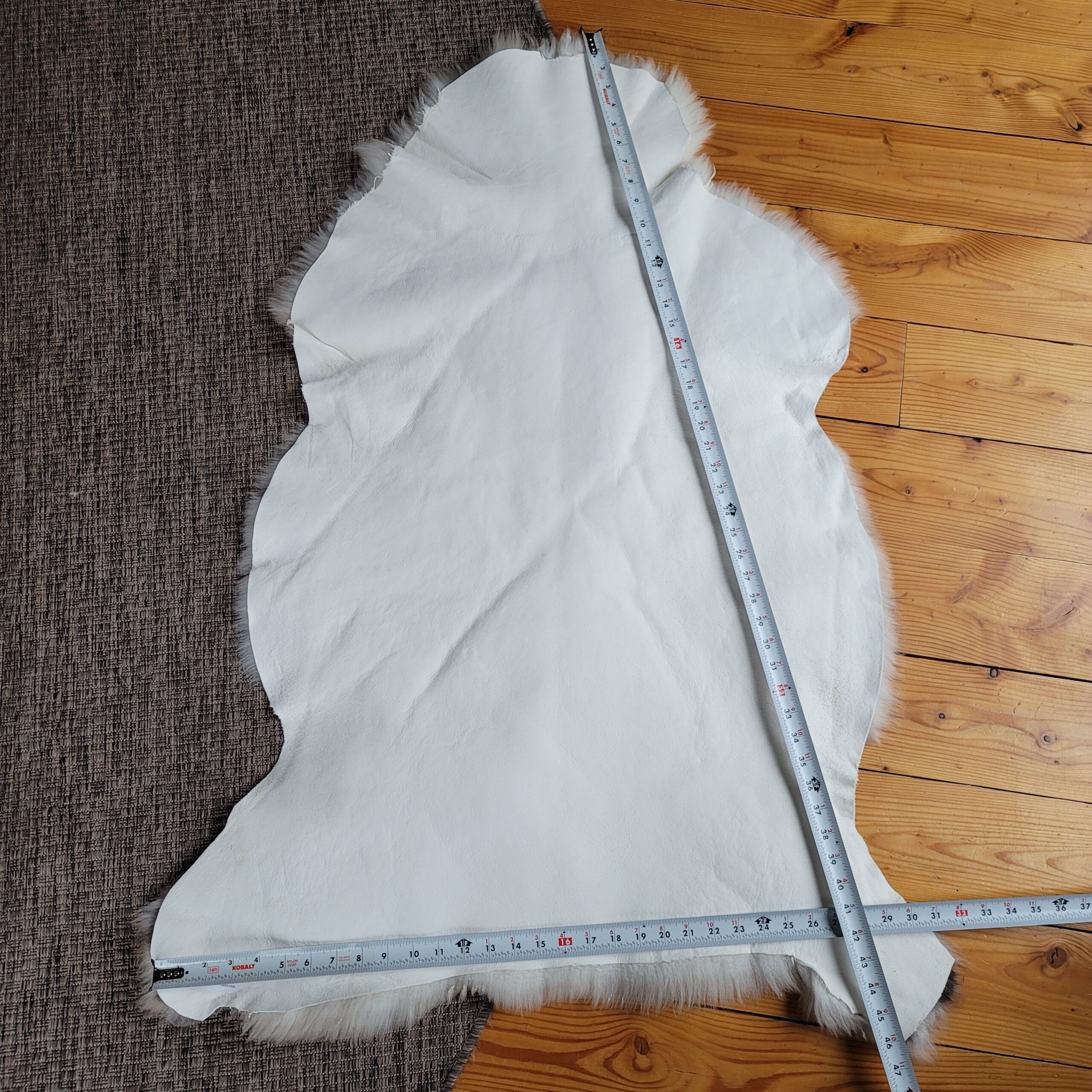 Ivory & Light Taupe Portland Sheepskin Rug 47″ x 32″ - Image 5