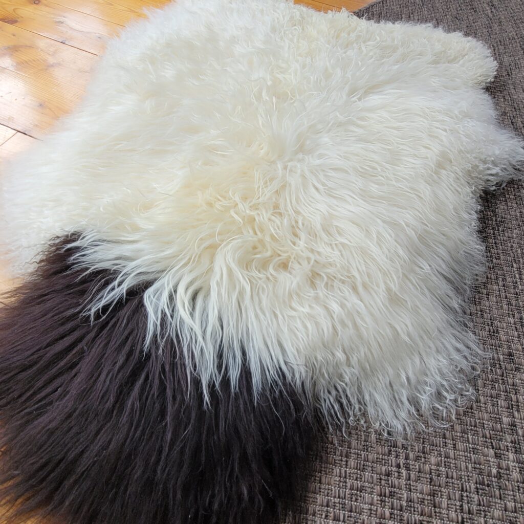 Deep Brown Spotted Ecru Icelandic Sheepskin Rug 48″ × 32″