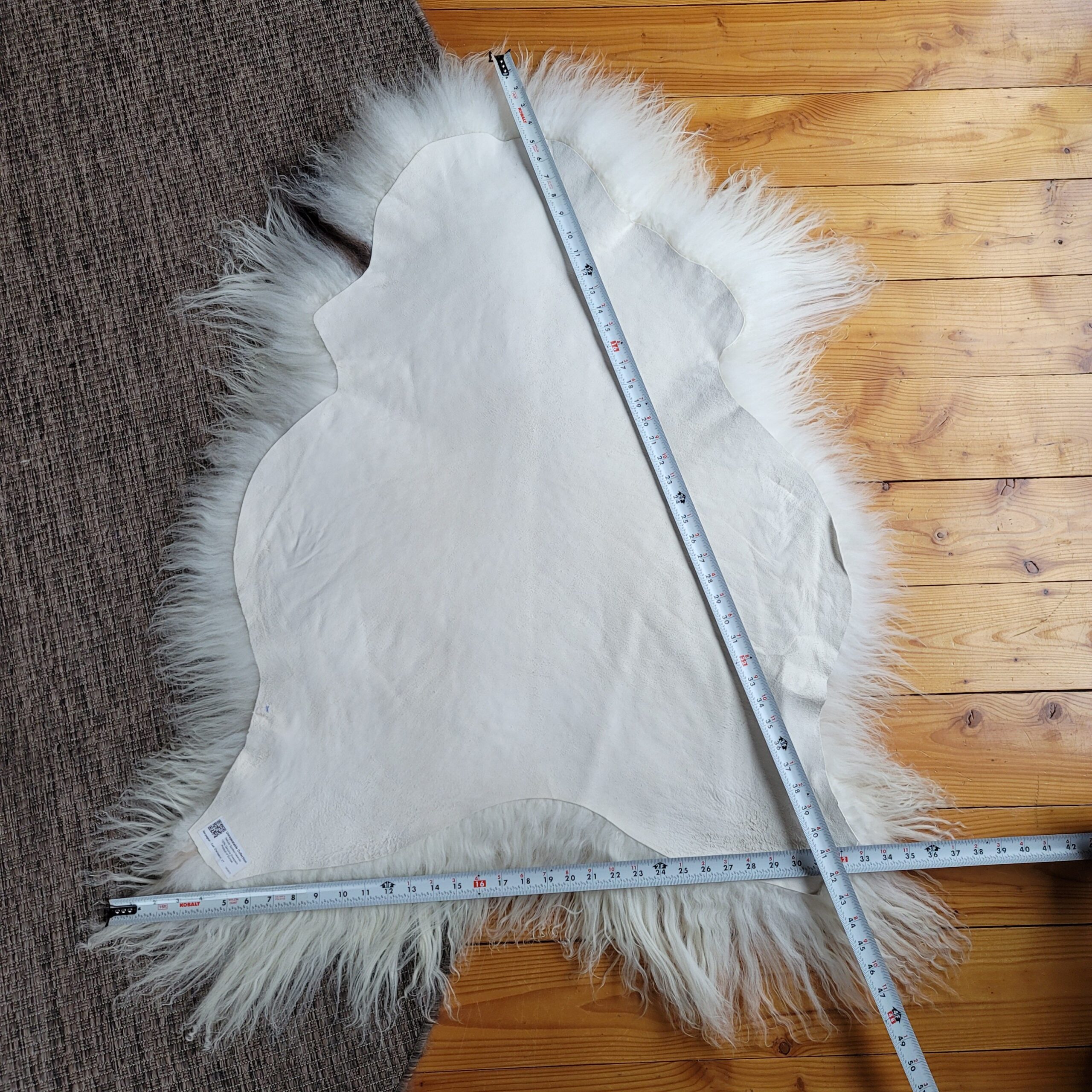 Rare 7″–8″ Wool Ivory Spotted Icelandic Sheepskin 48″ × 37″ - Image 5