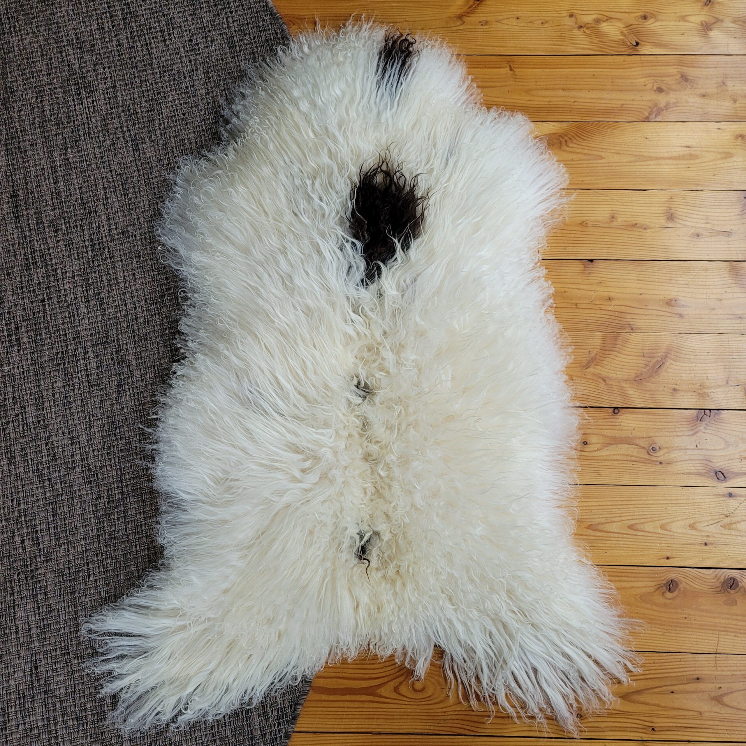 Plush Soft Ecru Spotted Icelandic Sheepskin 48″ × 32″ - Image 4