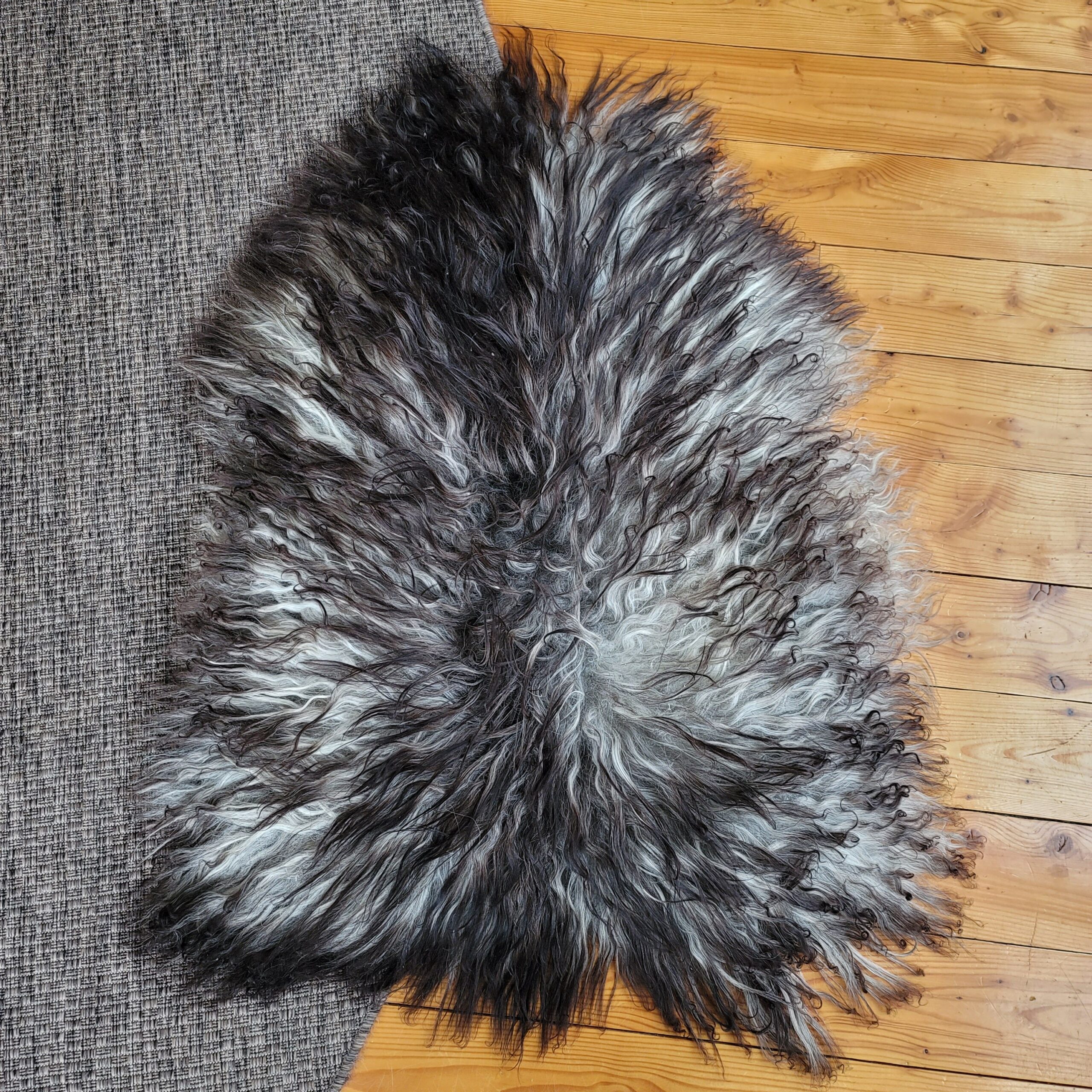 Lofty Natural Gray Curly Icelandic Lambskin 47″ × 34″ - Image 3