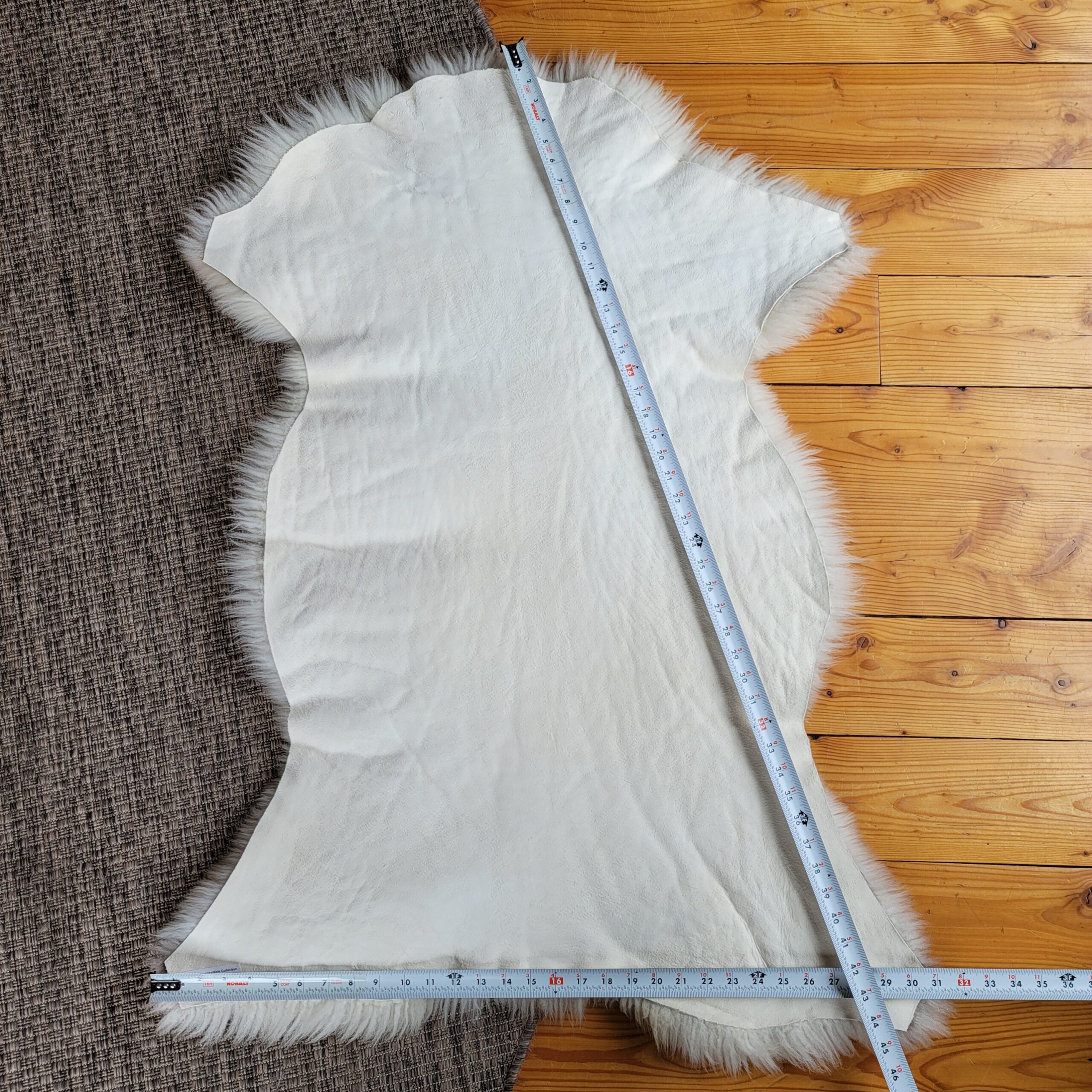 Rare German Sheepskin – Silky Wool & Soft Drape – 46" × 32" - Image 5