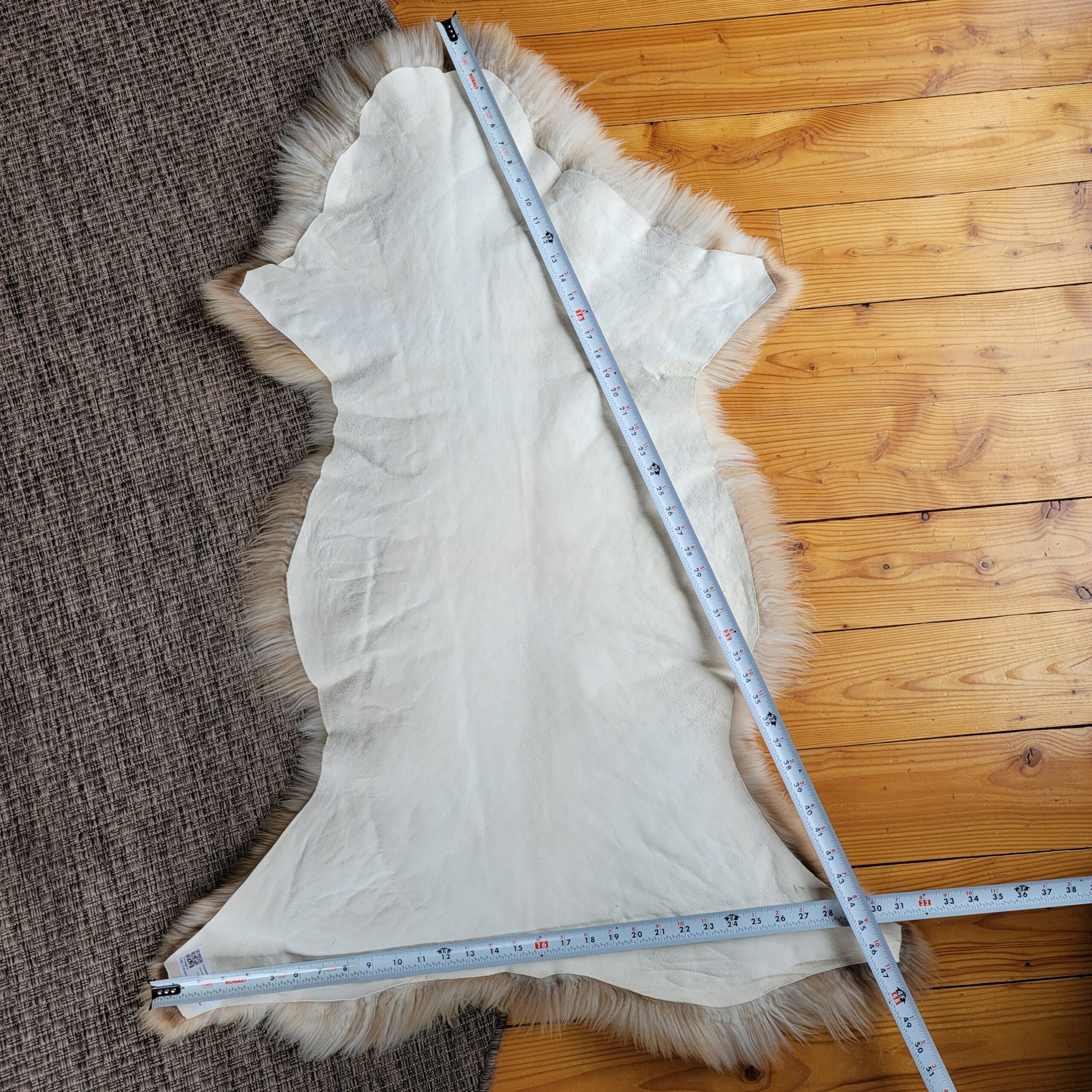Rare German Sheepskin – Silky-Soft Fleece – 49" × 33" - Image 5