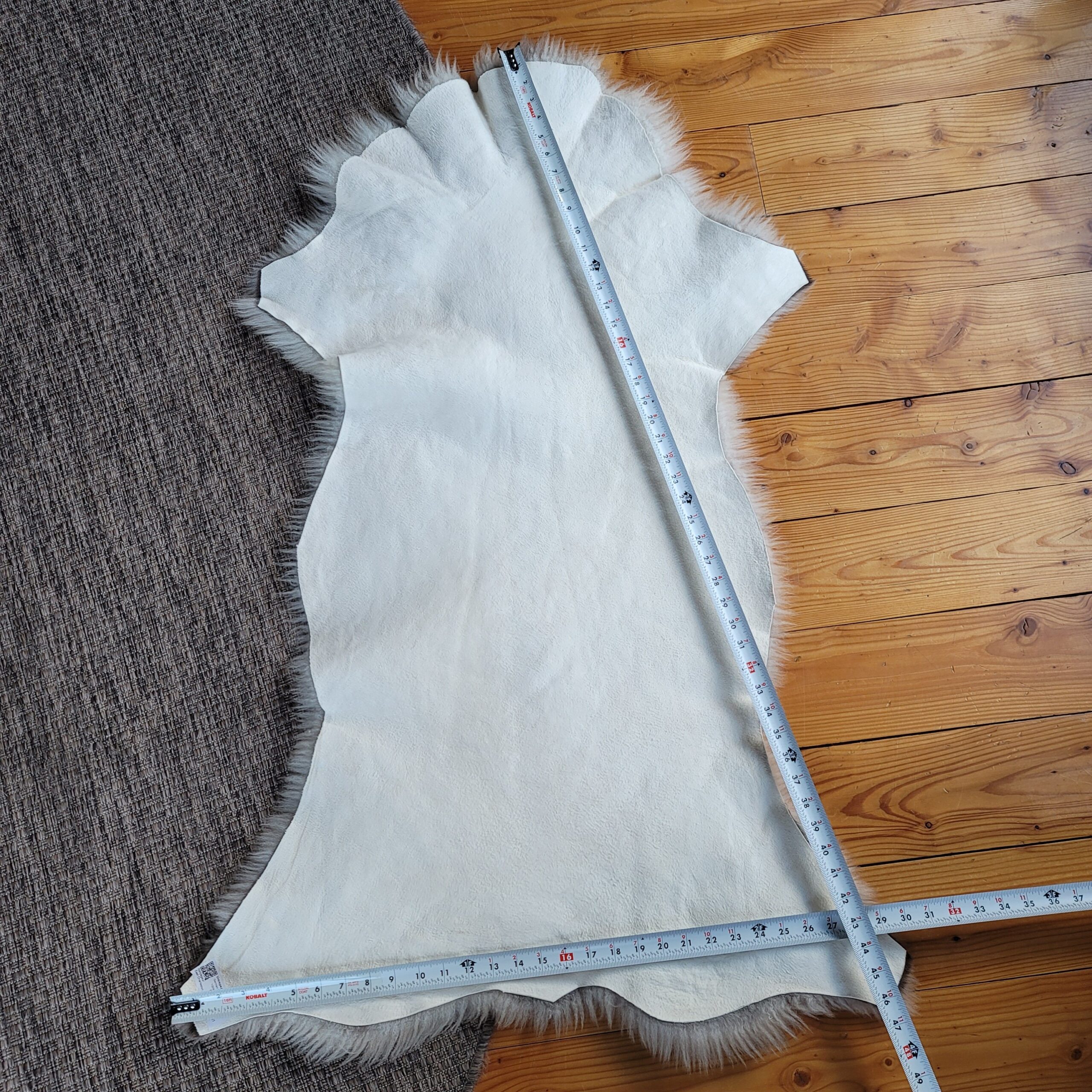 Rare German Sheepskin Natural Gray Supple Throw 47″ × 30″ - Image 5
